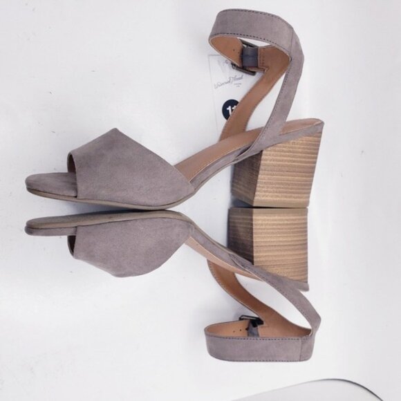 Universal Thread Taupe Megan Faux Suede Open Toe Heels Women's Size 11 New NWT - Picture 8 of 12